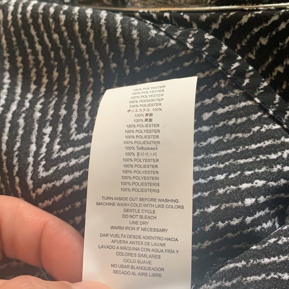 Michael Michael Kors black/white ruffled cold shoulder blouse size L - Picture 12 of 13